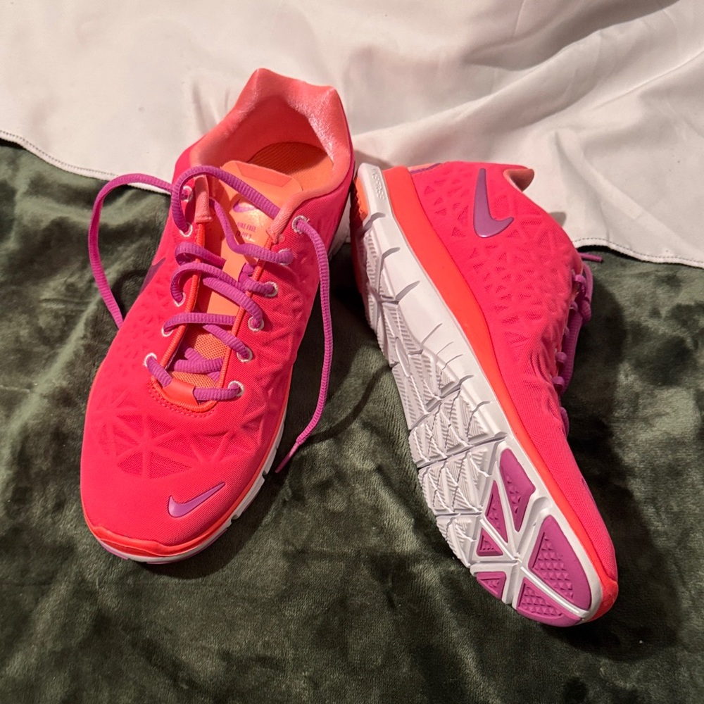 Nike Women's Bright Pink Athletic Shoes
